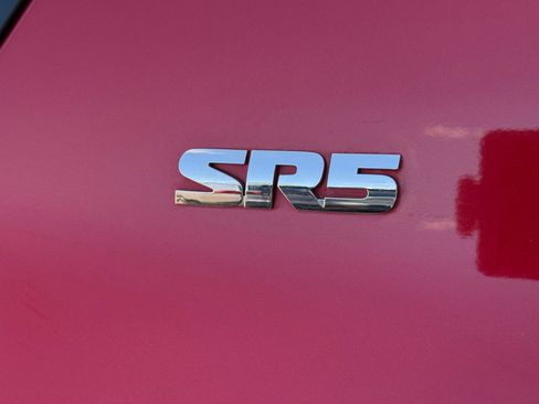 Used 2015 Toyota 4Runner SR5 AWD/4WD image 16