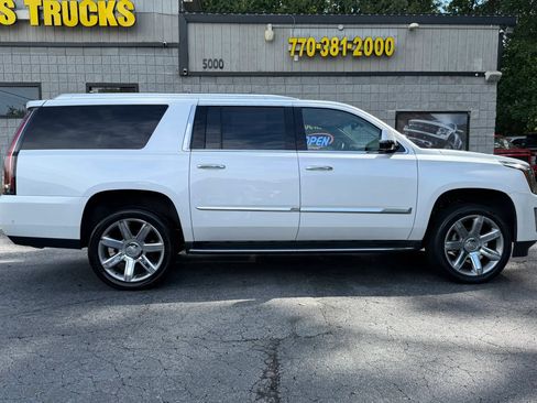 Used 2018 Cadillac Escalade ESV Luxury RWD image 8