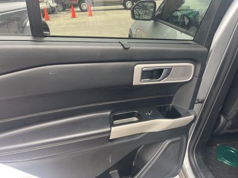 Used 2021 Ford Explorer Limited w/ Equipment Group 301A image 17