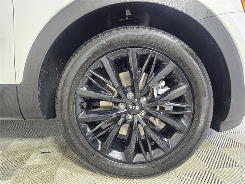 Used 2021 Kia Telluride SX w/ SX Prestige Package image 19