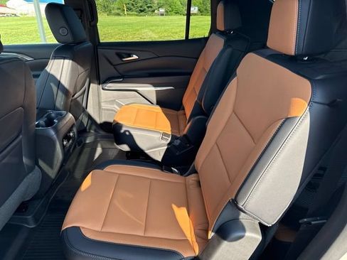 New 2027 Chevrolet Traverse Z71 w/ LPO, Floor Liner Package AWD/4WD image 41