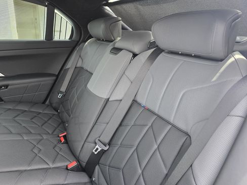 New 2025 BMW i7 xDrive60 w/ Premium Package image 14