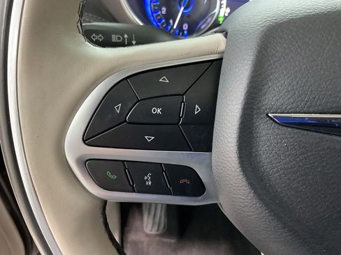 Used 2018 Chrysler Pacifica Limited w/ Tire & Wheel Group image 9