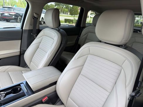 Used 2025 Lincoln Nautilus Reserve AWD/4WD image 15
