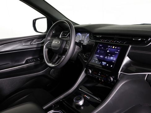 Used 2023 Jeep Grand Cherokee Altitude image 23