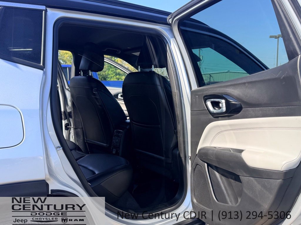 Used 2025 Jeep Compass Limited AWD/4WD image 14