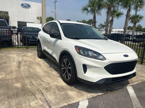 Used 2021 Ford Escape SE w/ SE Sport Appearance Package FWD image 6
