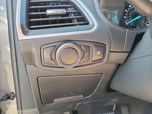 Certified 2024 Ford Edge SE w/ Black Appearance Package image 11