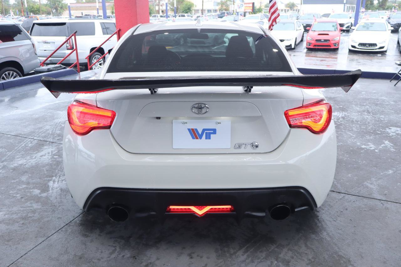 Used 2017 Toyota 86 RWD image 8