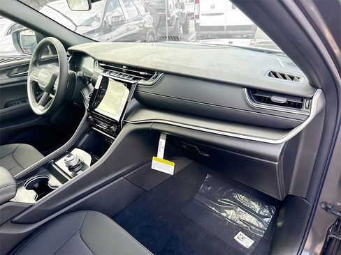 New 2025 Jeep Grand Cherokee Laredo X image 32