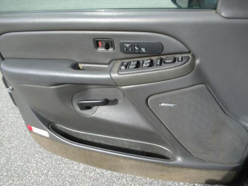 Used 2005 Chevrolet Silverado 2500 LT w/ Heavy-Duty Power Package image 21