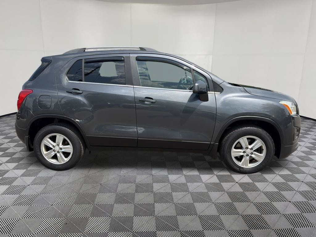 Used 2016 Chevrolet Trax LT w/ LT Sun and Sound Package AWD/4WD image 9