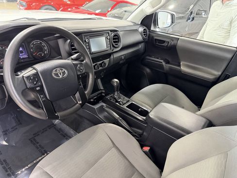 Used 2018 Toyota Tacoma SR AWD/4WD image 8