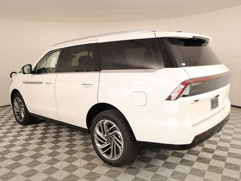 New 2025 Lincoln Navigator Reserve AWD/4WD image 24