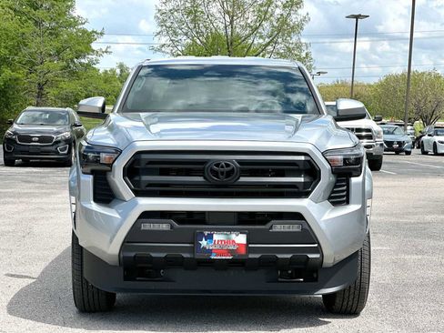Used 2025 Toyota Tacoma SR5 RWD image 10