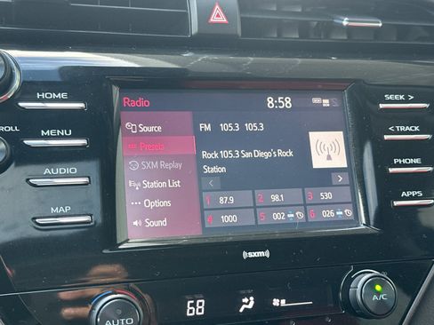 Used 2020 Toyota Camry SE image 16