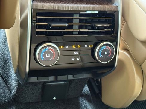 New 2025 Land Rover Range Rover SE image 34