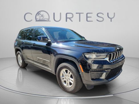 Certified 2025 Jeep Grand Cherokee Laredo w/ Trailer Tow Package AWD/4WD image 4