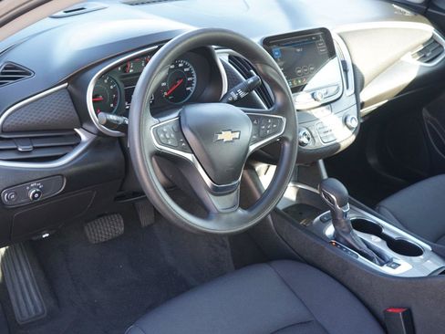 Used 2025 Chevrolet Malibu LT FWD image 9