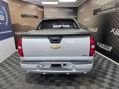 Used 2011 Chevrolet Avalanche LTZ RWD image 12