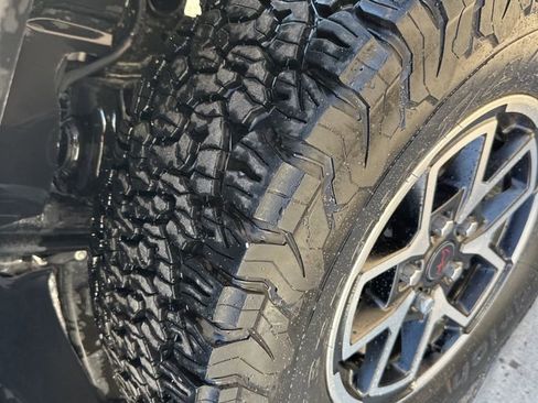 Used 2025 Jeep Wrangler Unlimited Rubicon image 4