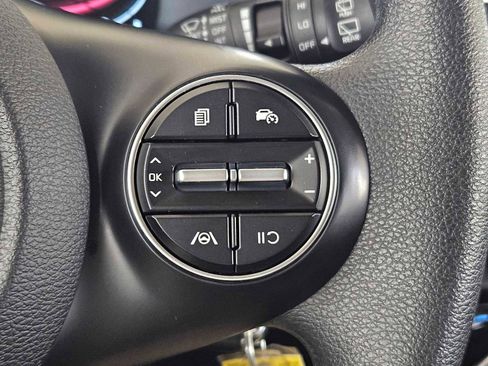 Certified 2025 Kia Soul LX w/ LX Technology Package FWD image 23