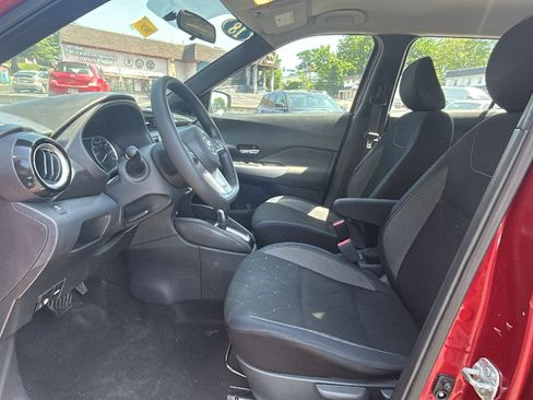 Used 2018 Nissan Kicks SV FWD image 26