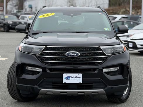 Used 2022 Ford Explorer XLT w/ Equipment Group 202A image 2