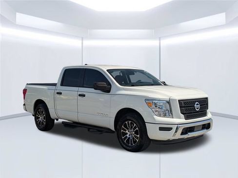 Used 2022 Nissan Titan SV RWD image 8
