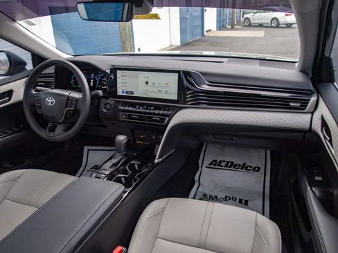 Used 2026 Toyota Camry XLE image 30