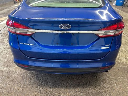 Used 2018 Ford Fusion SE w/ Fusion SE Technology Package image 4