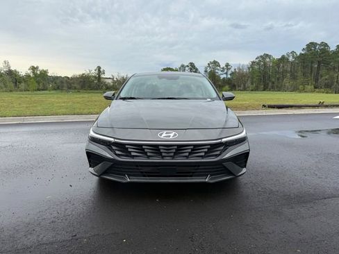 Used 2024 Hyundai Elantra SEL w/ Convenience Package image 11