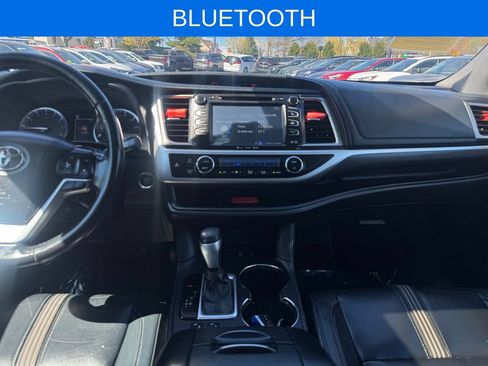 Used 2017 Toyota Highlander SE AWD/4WD image 8