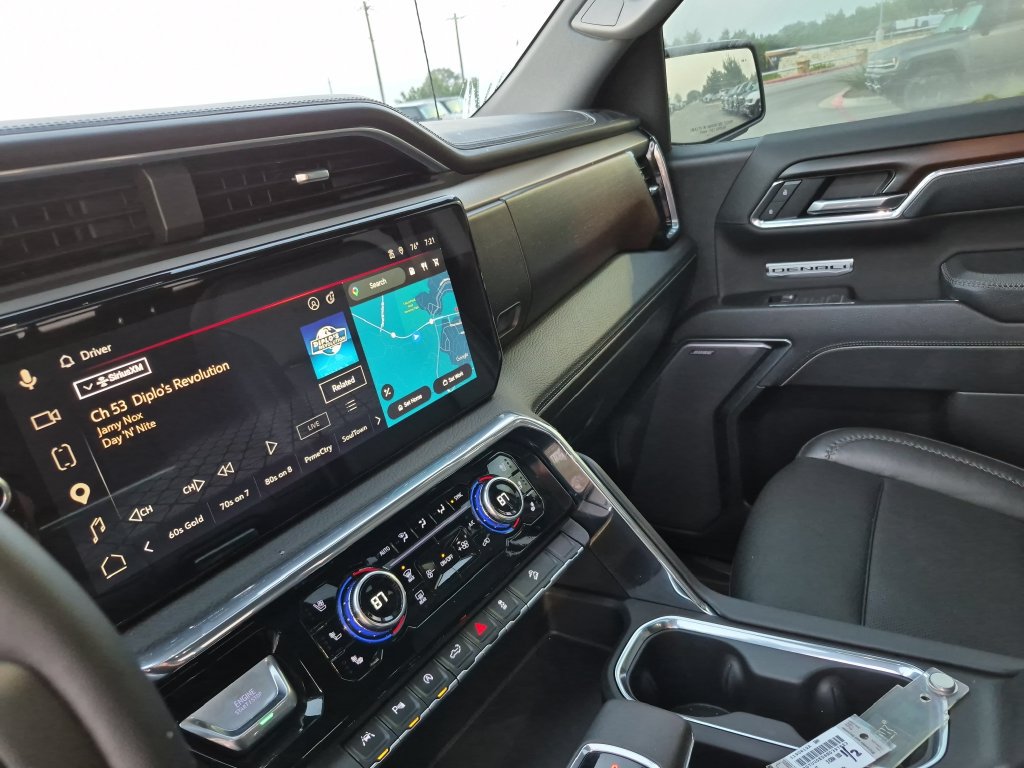 Used 2025 GMC Sierra 1500 Denali AWD/4WD image 23