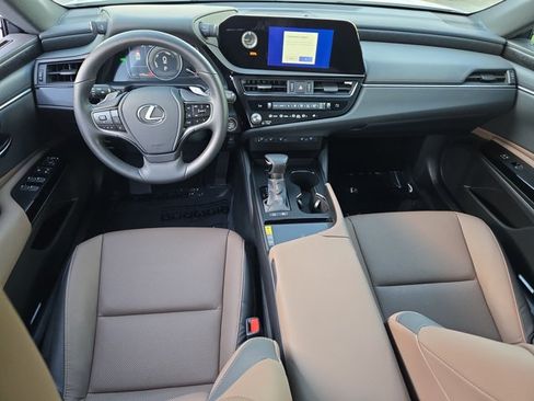 Used 2025 Lexus ES 300h w/ Premium Package FWD image 18