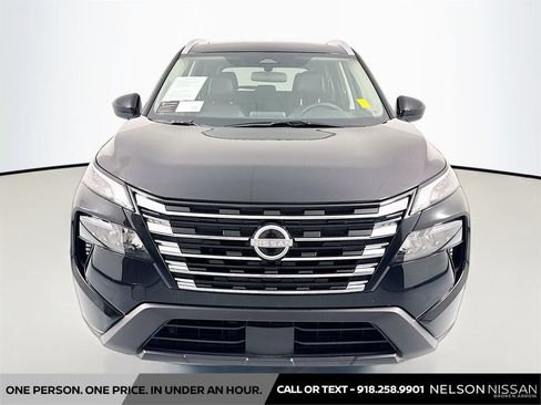 Certified 2025 Nissan Rogue SV w/ SV Premium Package FWD image 2