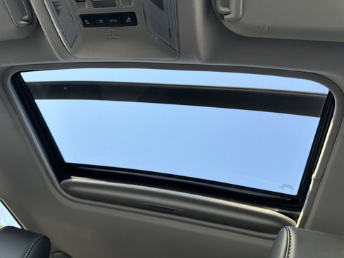 Used 2021 Toyota RAV4 XLE Premium image 28