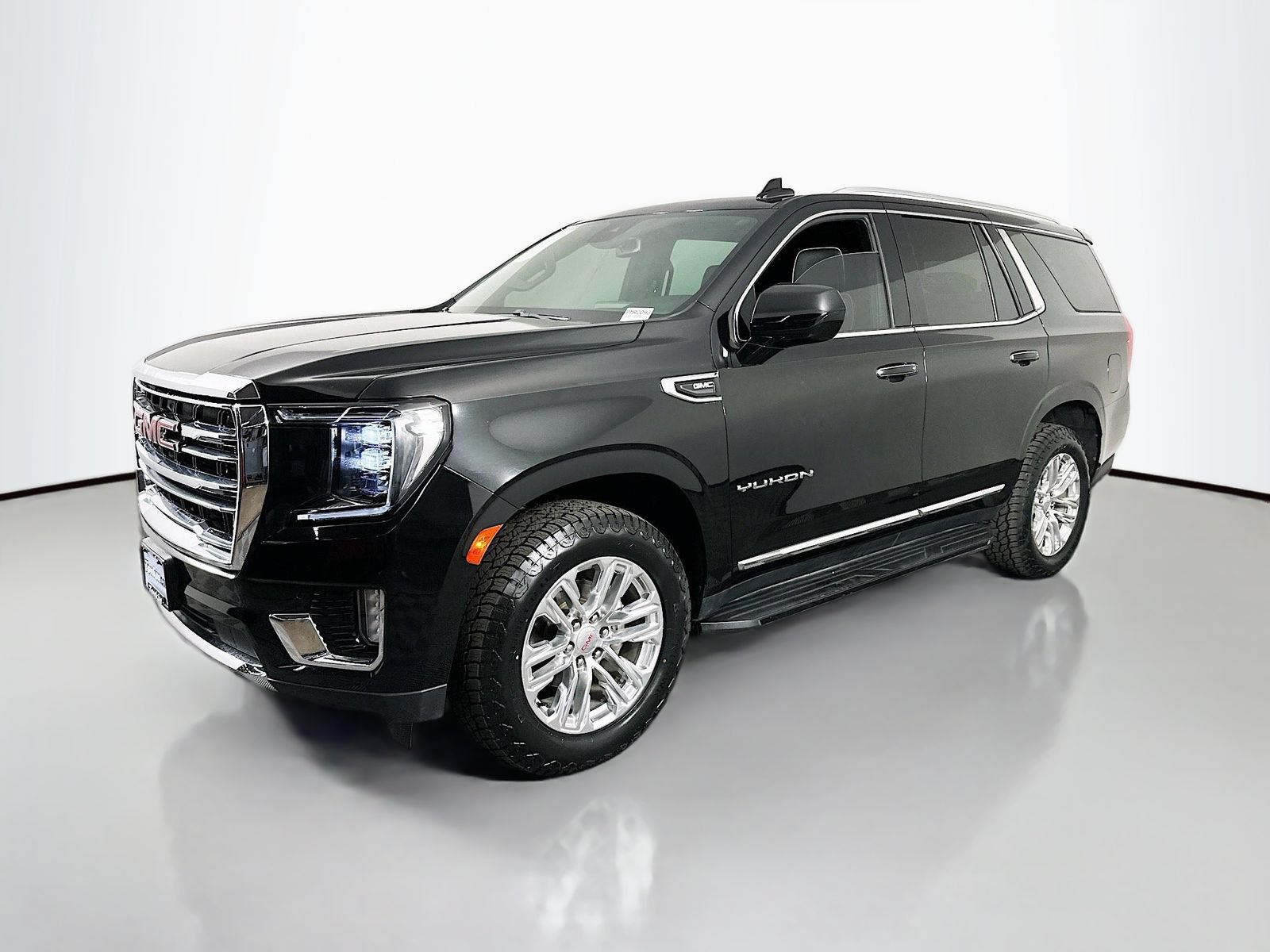 Used 2023 GMC Yukon SLT AWD/4WD image 3