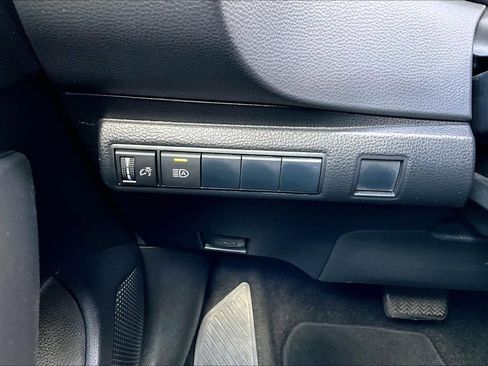 Used 2021 Toyota Corolla LE image 33