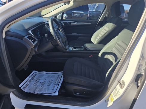 Used 2017 Ford Fusion SE FWD image 9