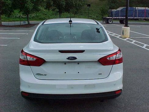 Used 2013 Ford Focus SE FWD image 34