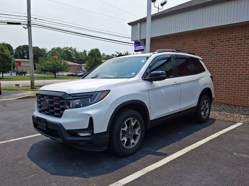 Used 2023 Honda Passport TrailSport image 3