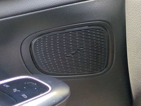 Used 2025 Mercedes-Benz GLC 300 4MATIC image 33