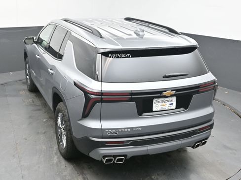 Used 2025 Chevrolet Traverse LT image 36