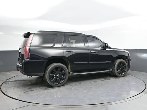 Used 2017 Cadillac Escalade Luxury AWD/4WD image 2