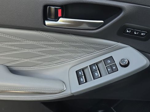 Used 2022 Toyota Avalon Limited w/ Advanced Safety Package FWD image 12