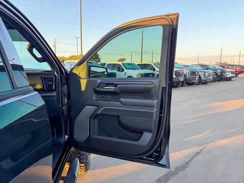 Used 2024 GMC Sierra 1500 AT4X image 32