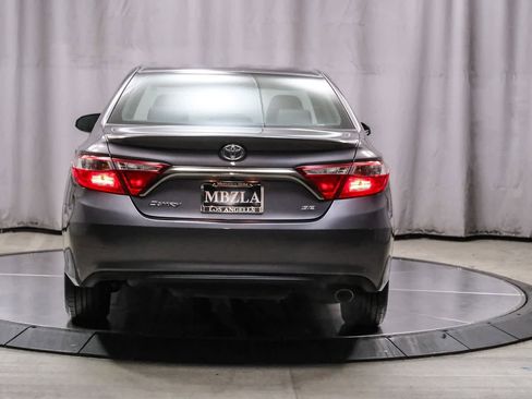 Used 2017 Toyota Camry SE image 3