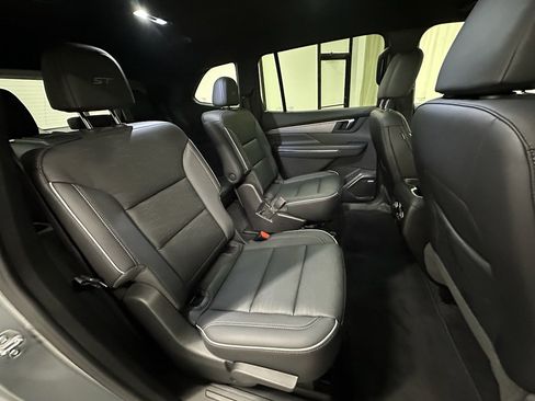 Certified 2025 Buick Enclave Sport Touring image 21