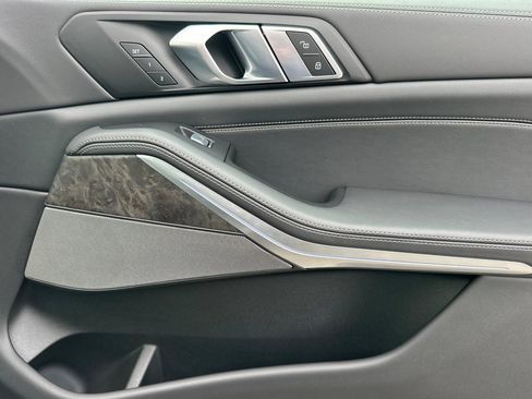 Used 2025 BMW X7 xDrive40i w/ Premium Package image 22